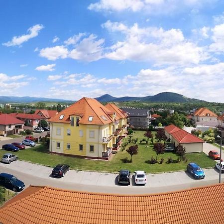 Orsika Hilltop Apartman Eger Luaran gambar