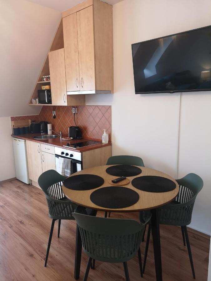 Orsika Hilltop Apartman Eger Luaran gambar